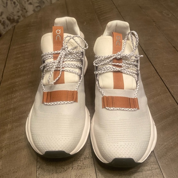 Women’s Cloudnova - Picture 2 of 6